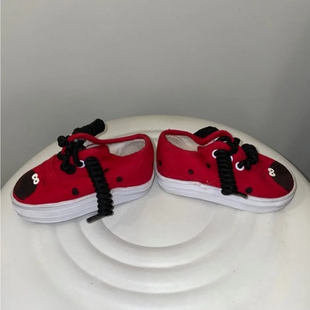 Ladybug‎ baby shoes sneakers Size 4.